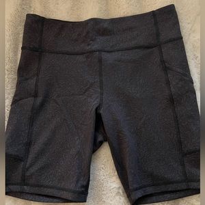 Lululemon bike shorts with side pockets 7”
